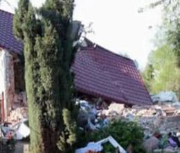 husband blows up home after wife   takes family on picnic without him