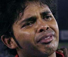 sreesanth break down to see mother in jail