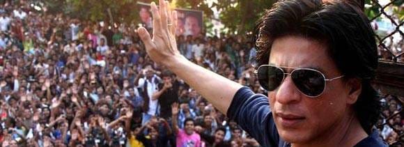 my son not looking like me say shahrukh khan