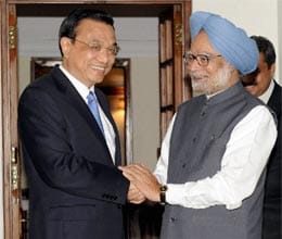 manmohan raises border incursion issue with li keqiang