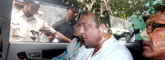 sanjay dutt emerges from yerawada jail for check-up