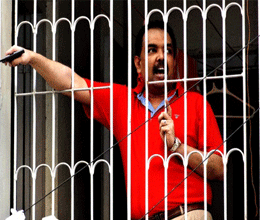 Gun-toting film financier held after 11-hour ‘hostage’ drama