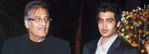vinod khanna's son Sakshi ready to debut
