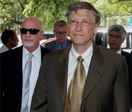 scuffle between bill gates' security staff and mediapersons