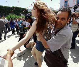 FEMEN tunisia protest: topless activists cry for amina