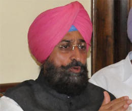 bajwa did complaint of cm badal to sonia gandhi