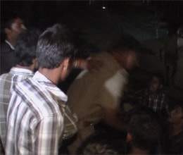 public manhandled police officer in etawah