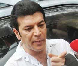 case filed for damaging car actor aditya pancholi suspected