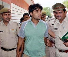 constable accused of killing three persons arrested with girlfriend