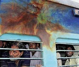 naxal attack on dhanbad patna intercity train 