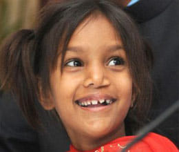 smiling pinki flips coin at wimbledon