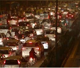 delhi live: yamuna on alert, flood start on delhi