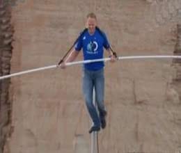 Nik Wallenda Successfully Crosses the Grand Canyon in Skywir