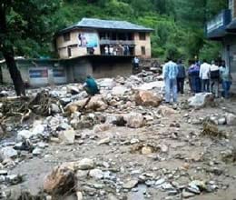 five thousand people still trapped
