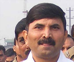 mafia don brijesh singh weeps to see family members