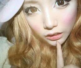 girl who remaoved make-up after 2 year
