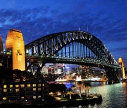 robots are cleaning to sydney harbour bridge