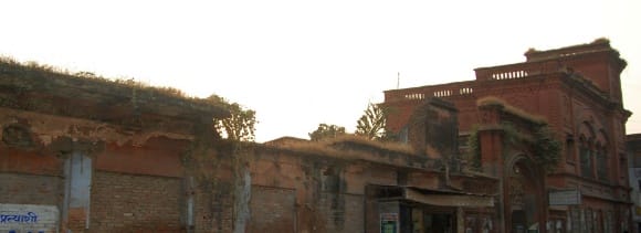 old and gold kothis of lucknow