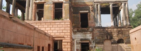 old and gold kothis of lucknow