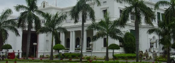 old and gold kothis of lucknow