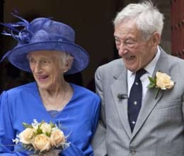   teenage sweethearts seprarated during world war2 tie the knot