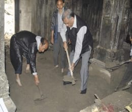 CM clean Kedarnath temple