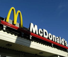woman entered in mcdonald with horse
