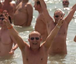 Skinny Dipping World Record Set By 729 Nude Swimmers In Vera