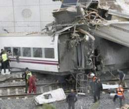 train derailed in spain