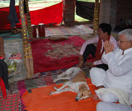 lalu yadav went to meet baba