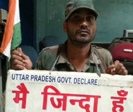 nana patekar's cook wins the case