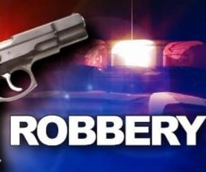 robbed shot contractor and employee and loot eight lakh