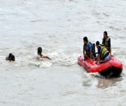 Young men also dipped in an effort to save the old woman