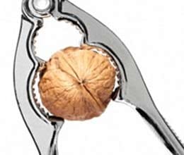 chinese mother accused of killing shopkeeper by squeezing his testicle