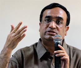 politics on martyr in bjp and congress