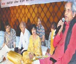 kavi sammelan at indira gandhi pratisthan