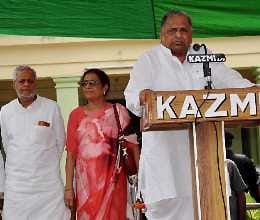 mulayam spoke during flag hoisting