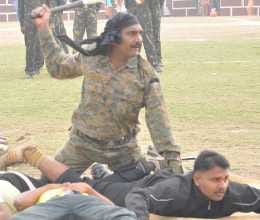 fight between grp and rpf in charbag station