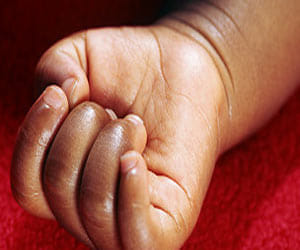 policemen-thrown-seven-month-old-baby-girl