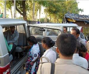 police raid in alambagh slum area