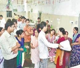 patient died in balrampur hospital, kins blame on doctors
