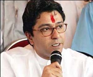 raj thackeray blames outsiders for crime in mumbai