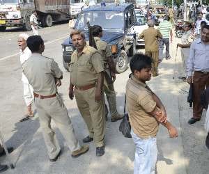 vhp may create drama in lucknow