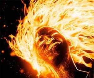  man allegedly burnt alive by delhi police