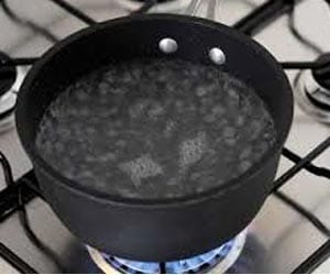 Woman pours hot oil on lover because he refused to marry