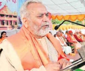 swami chinmayanand dares up government