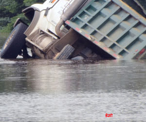 bus fell in river