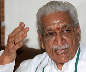 ashok singhal blame azam khan for bloody violence.
