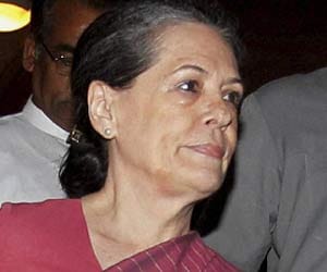 sonia gandhi praises manmohan singh