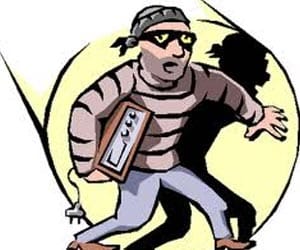 The thieves broke the locks of seven stores near police station